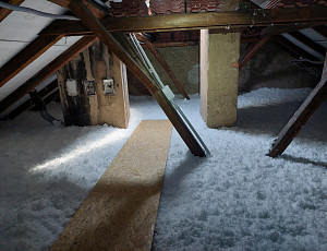 Zateplení bytového domu pomocí foukané izolace